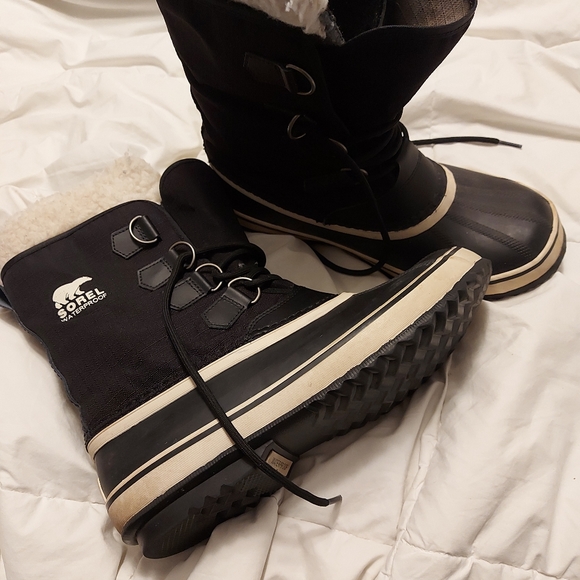 Sorel Shoes - Sorel womens sz ten boots black cream waterproof    w felt liners inside laces